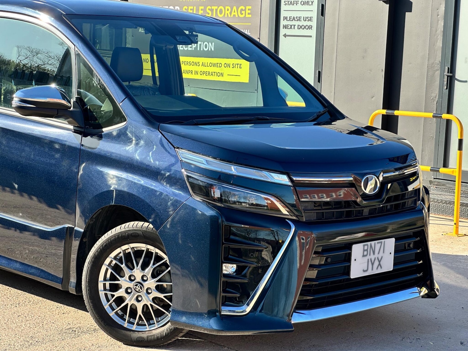 Used Toyota Voxy for sale - 77939393: Photo 5