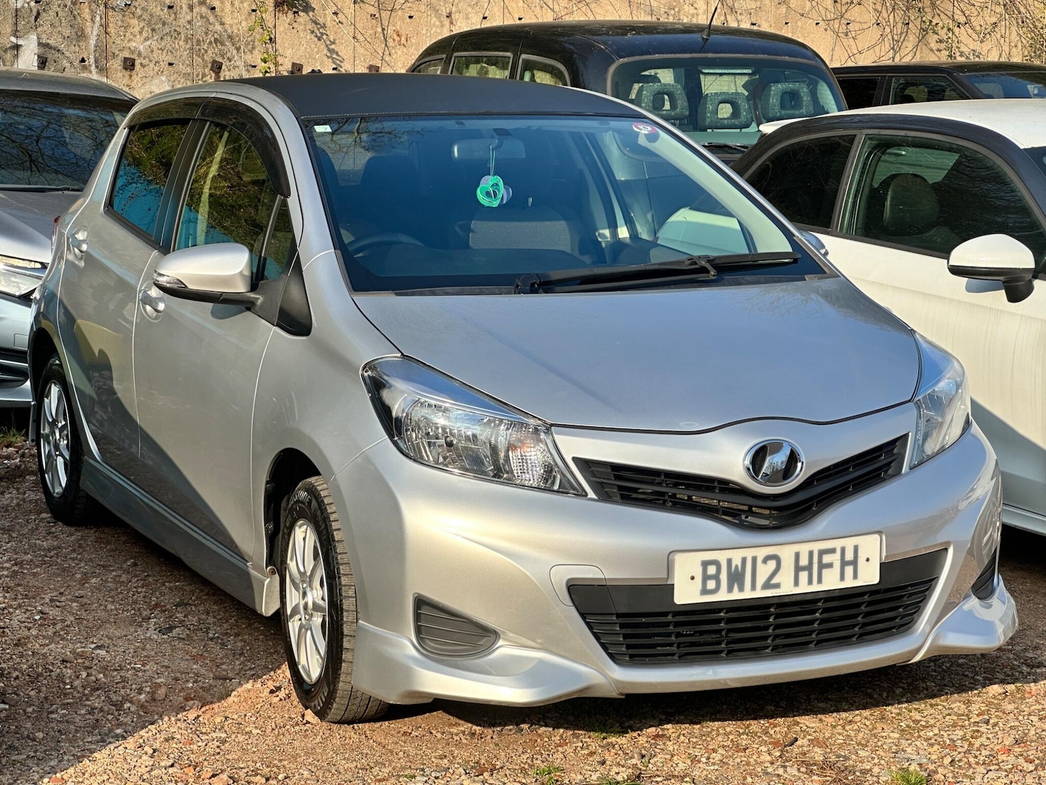 Used Toyota Yaris for sale - 77977675: Photo 3