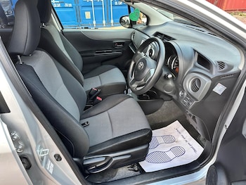 Used Toyota Yaris 2012 for sale - 77424983: Photo