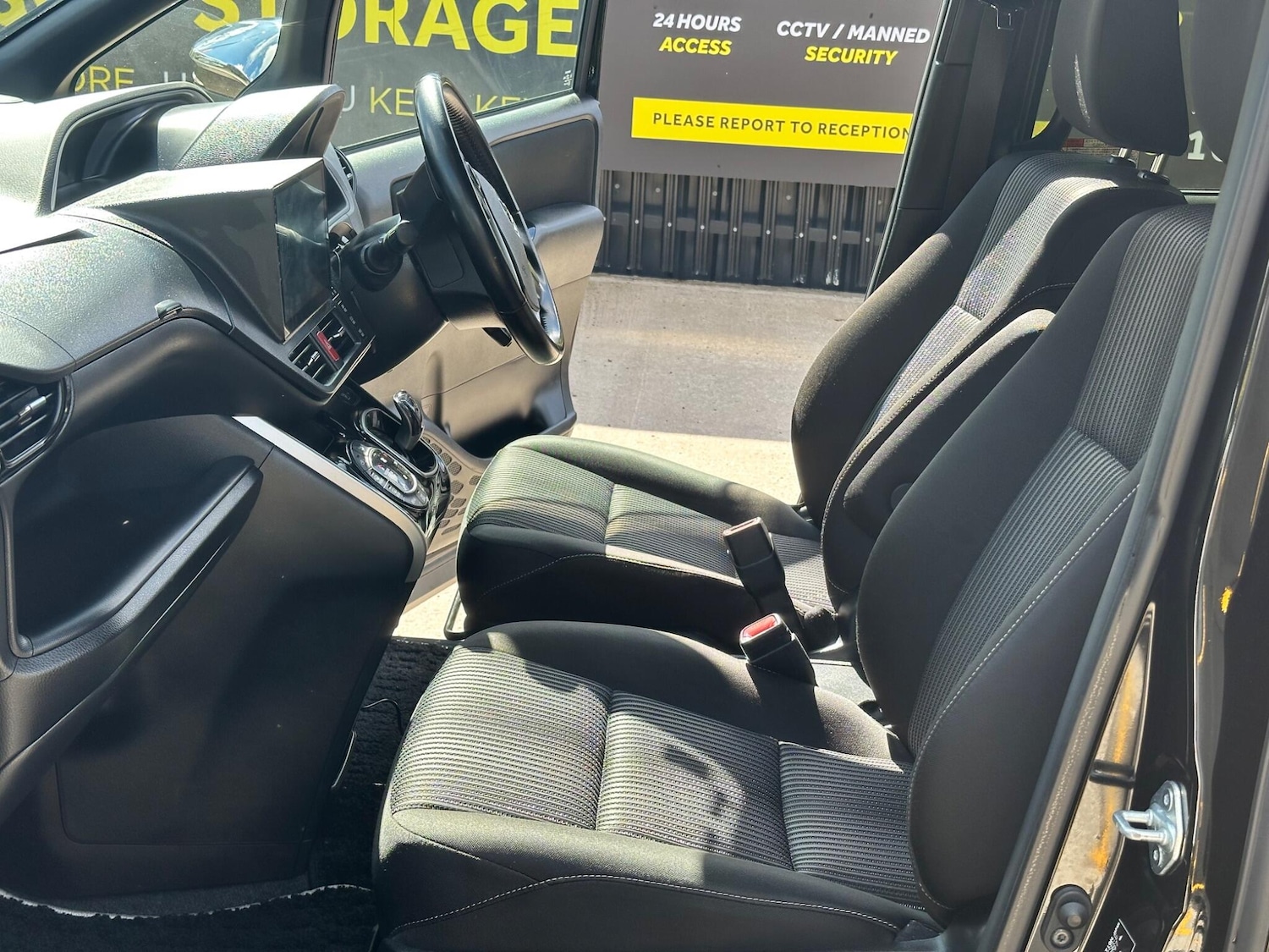 Used Toyota Voxy for sale - 78141399: Photo 11