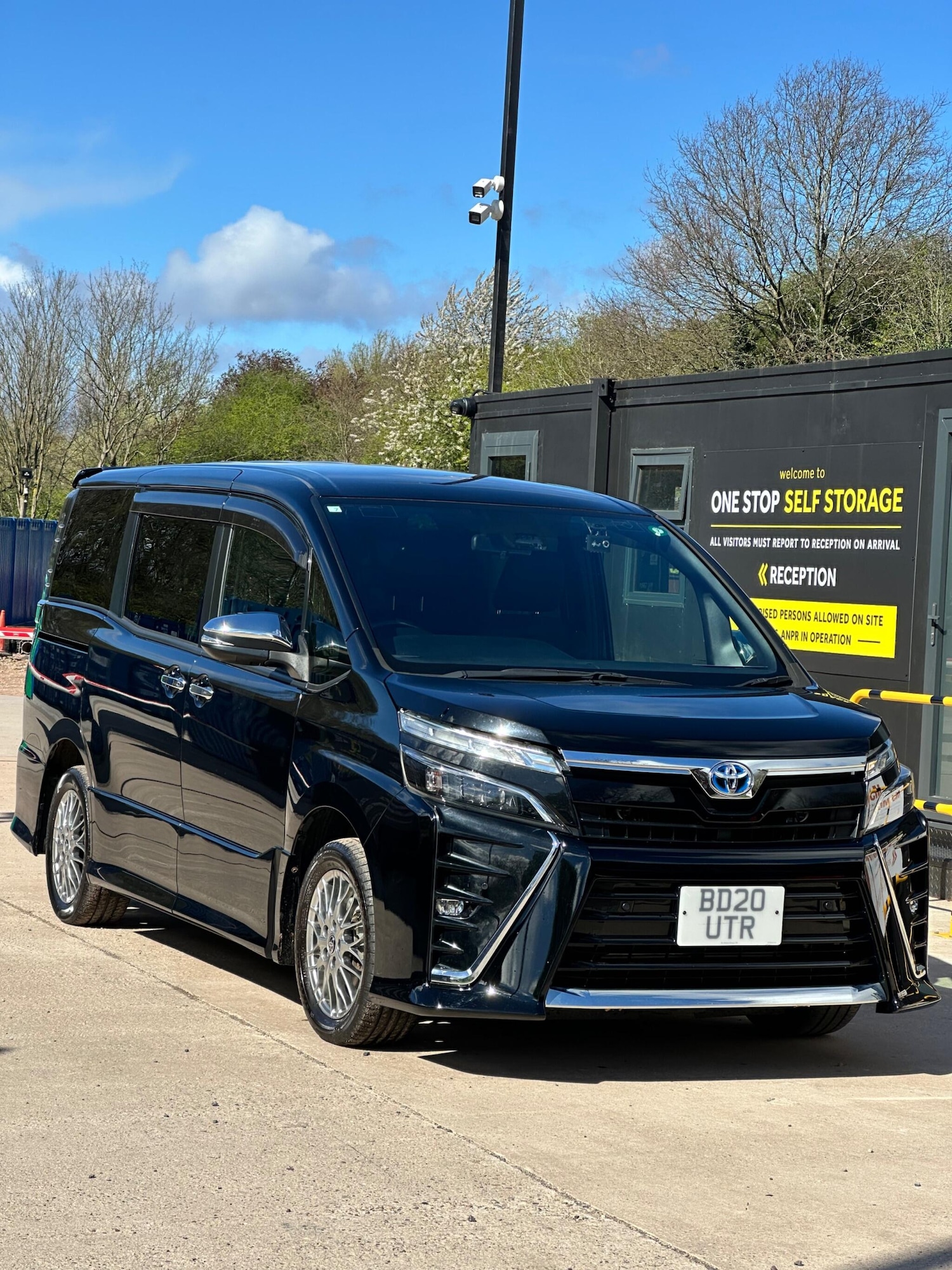 Used Toyota Voxy for sale - 78141399: Photo 2