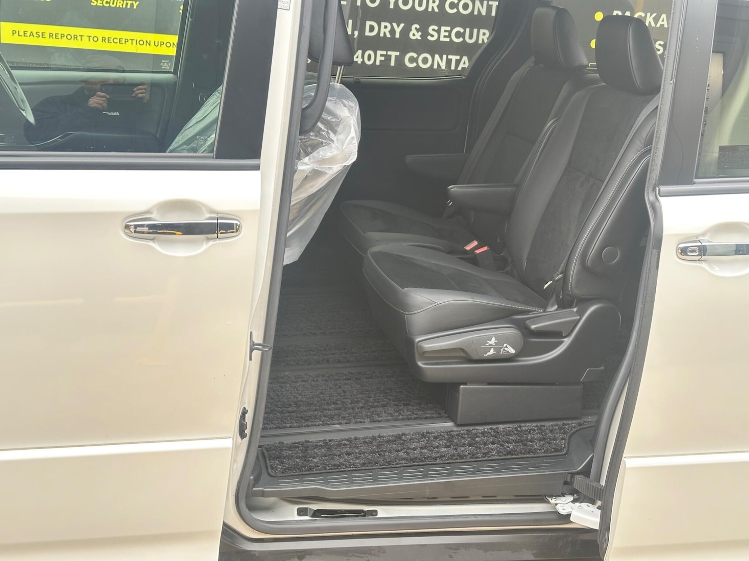 Used Toyota Voxy for sale - 77559560: Photo 18