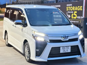 Used Toyota Voxy 2020 for sale - 77559560: Photo