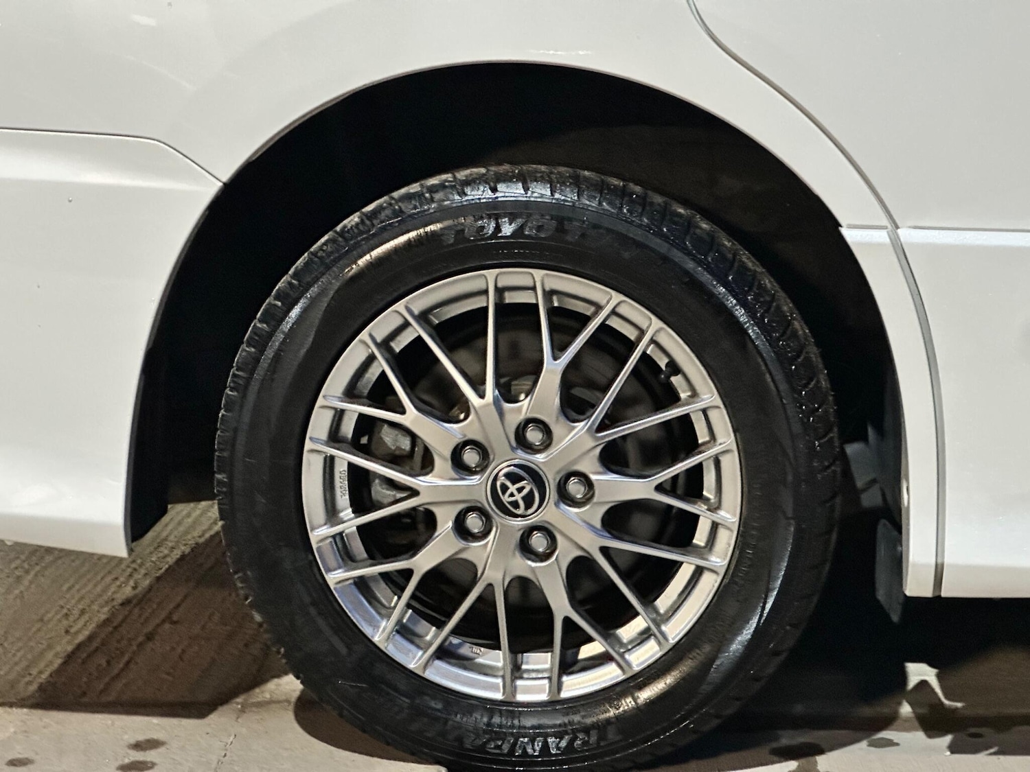 Used Toyota Voxy for sale - 77559560: Photo 3