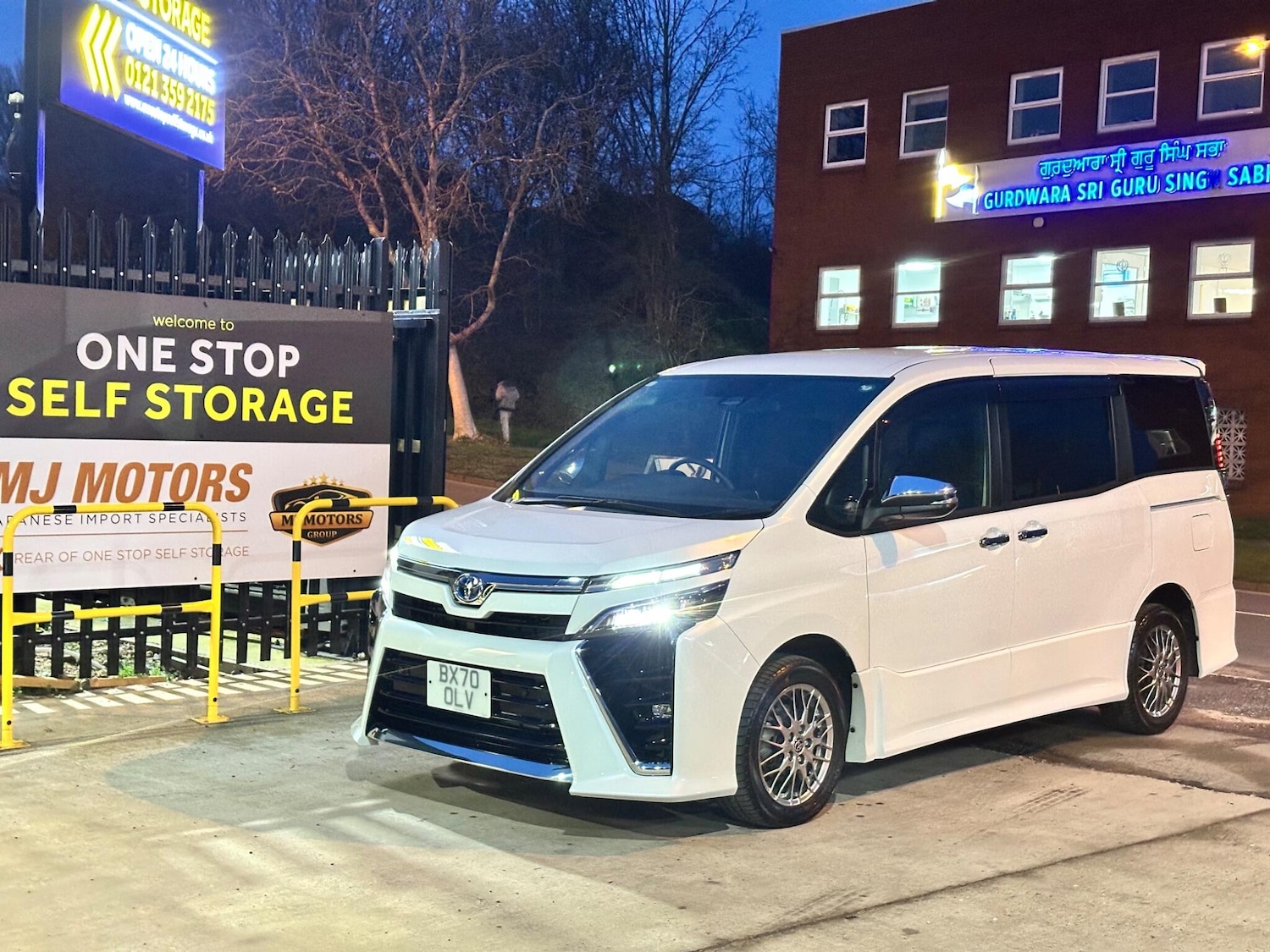 Used Toyota Voxy for sale - 77559560: Photo 5