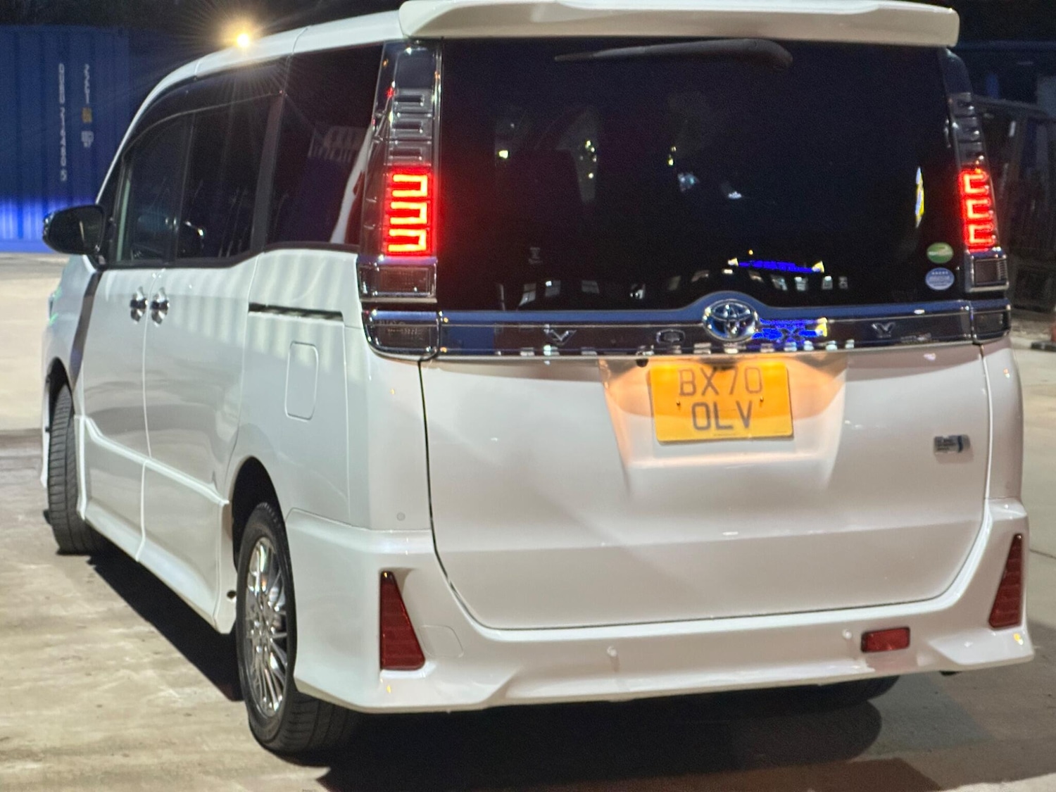 Used Toyota Voxy for sale - 77559560: Photo 6