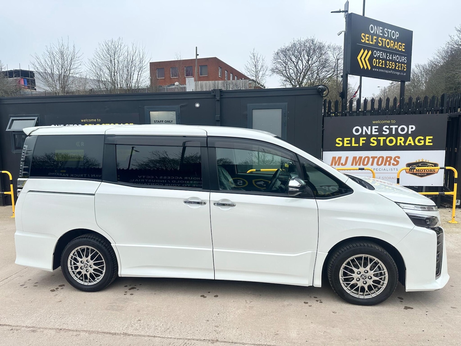 Used Toyota Voxy for sale - 77559560: Photo 9