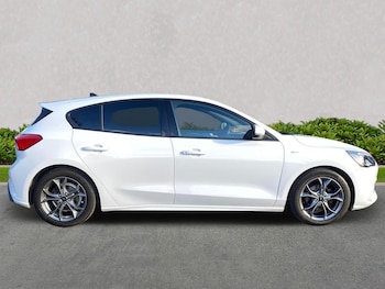 Used Ford Focus 2020 for sale - 75982230: Photo 3
