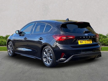 Used Ford Focus 2023 for sale - 76212032: Photo 2