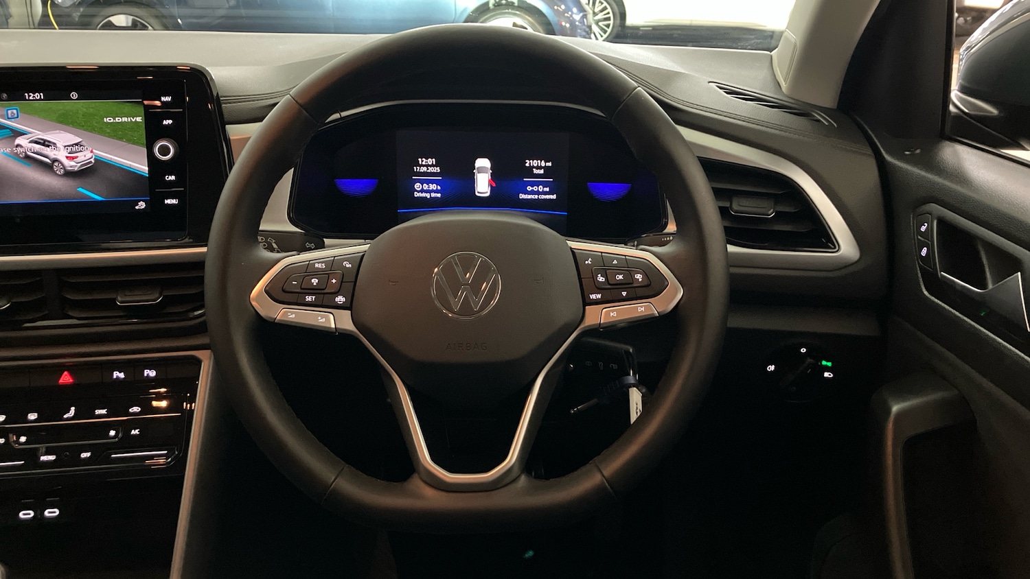 Used Volkswagen T-Roc 2023 for sale - 76494444: Photo 10