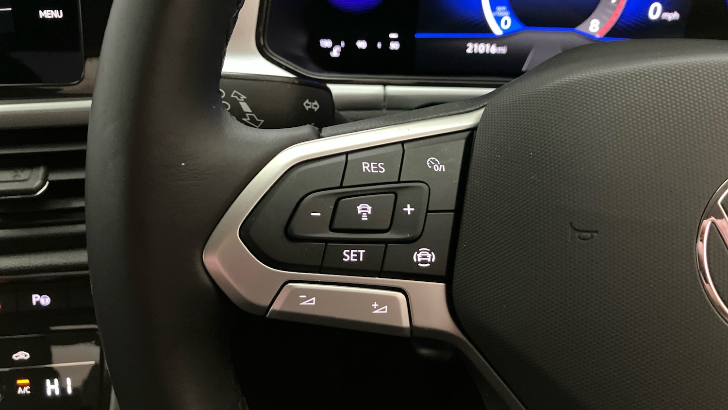 Used Volkswagen T-Roc 2023 for sale - 76494444: Photo 17