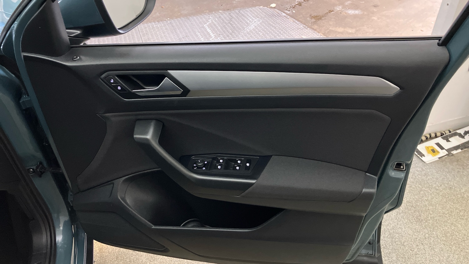 Used Volkswagen T-Roc 2023 for sale - 76494444: Photo 19