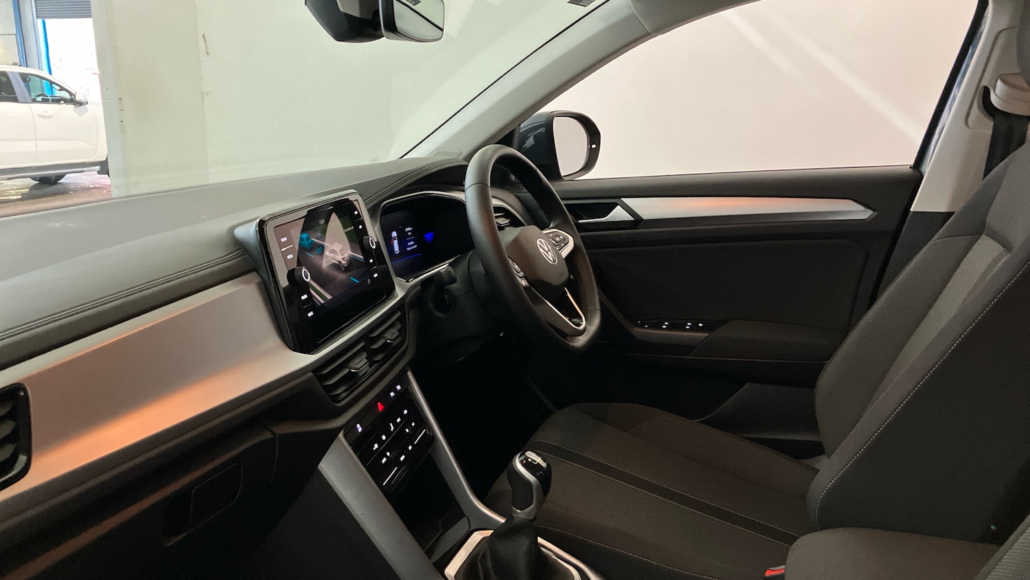 Used Volkswagen T-Roc 2023 for sale - 76494444: Photo 2