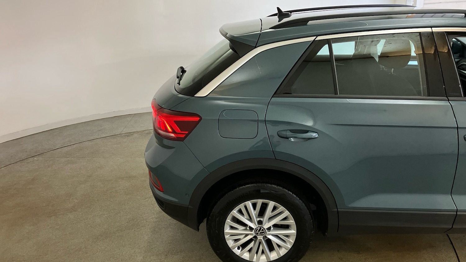 Used Volkswagen T-Roc 2023 for sale - 76494444: Photo 32