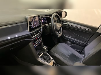 Used Volkswagen T-Roc 2022 for sale - 76405161: Photo