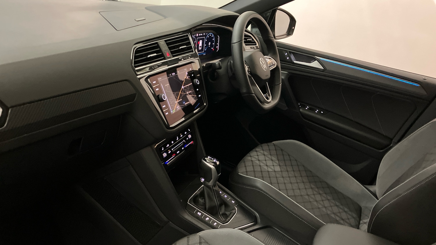 Used Volkswagen Tiguan 2022 for sale - 76696885: Photo 2