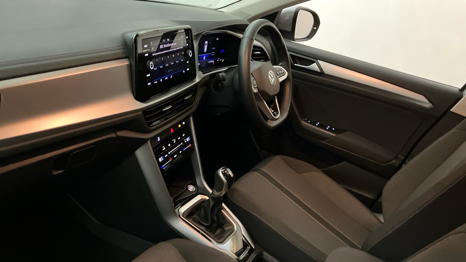 Used Volkswagen T-Roc 2025 for sale - 77113271: Photo 2