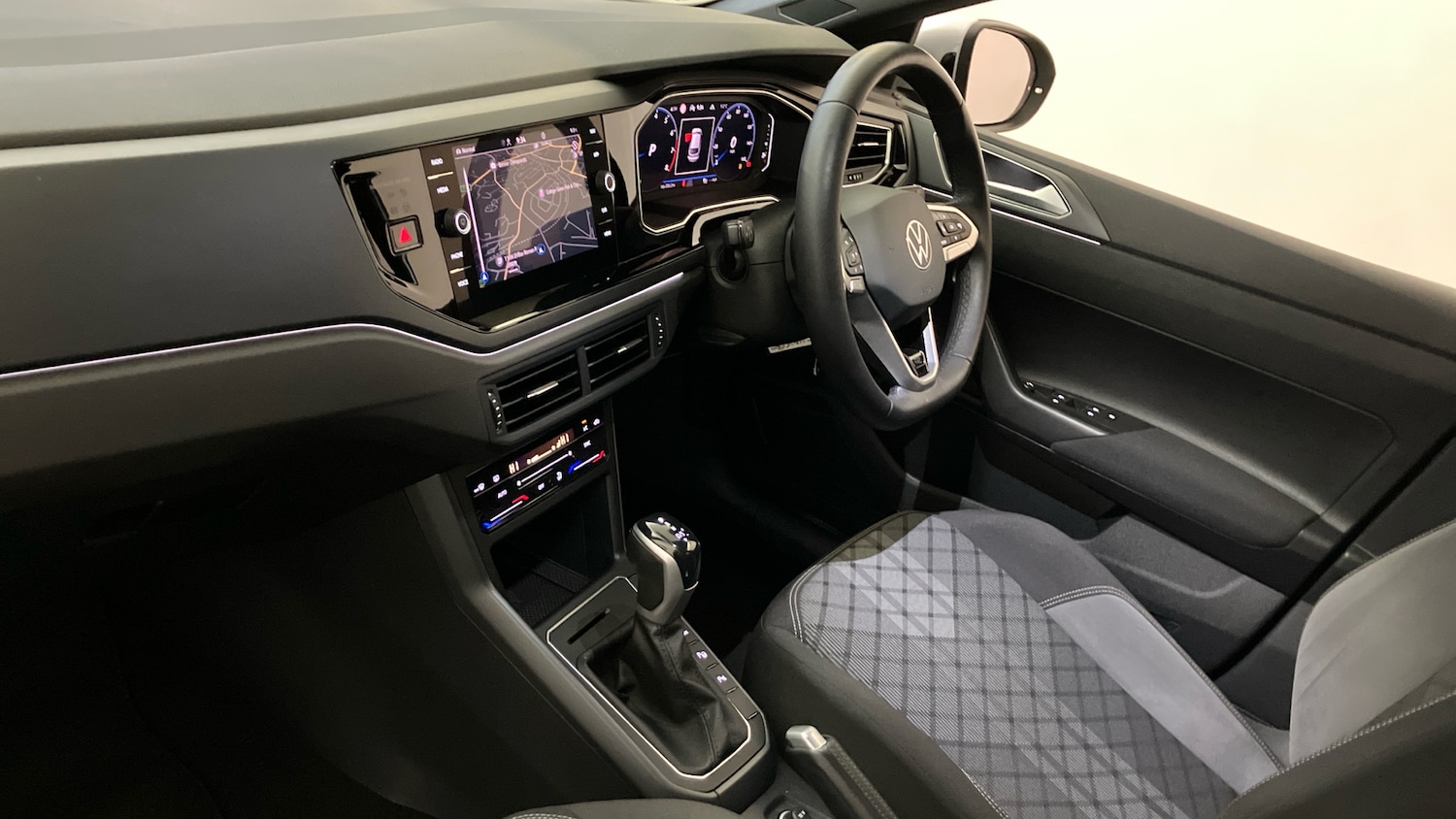 Used Volkswagen Taigo 2023 for sale - 78149284: Photo 2