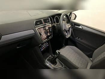 Used Volkswagen Tiguan 2022 for sale - 76117292: Photo 2