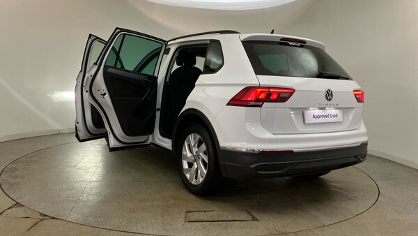 Used Volkswagen Tiguan 2022 for sale - 76117292: Photo 43