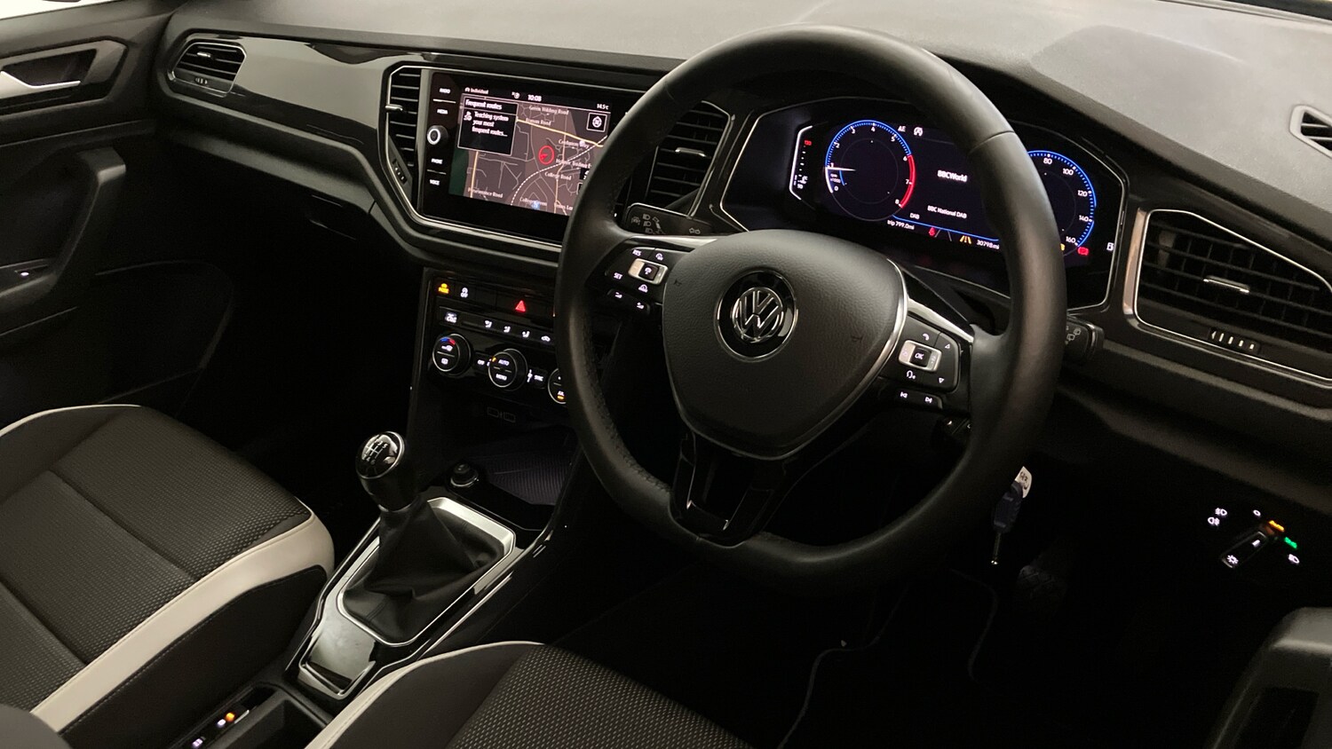 Used Volkswagen T-Roc 2018 for sale - 76862227: Photo 6