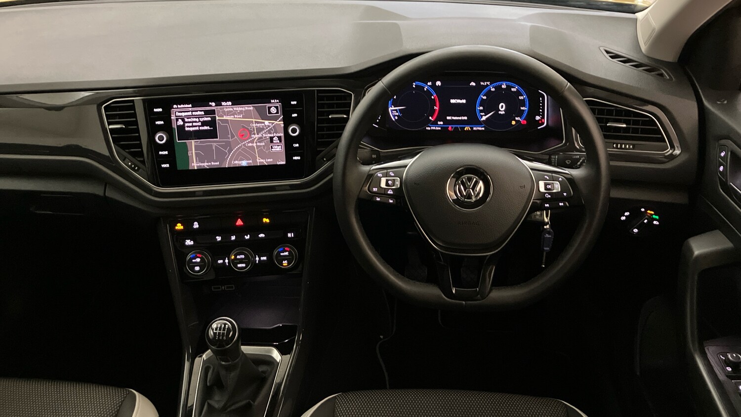 Used Volkswagen T-Roc 2018 for sale - 76862227: Photo 9