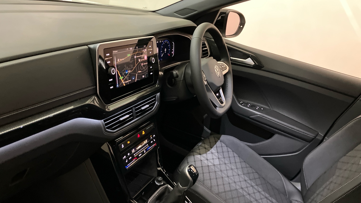 Used Volkswagen T-Cross 2025 for sale - 76968759: Photo 2