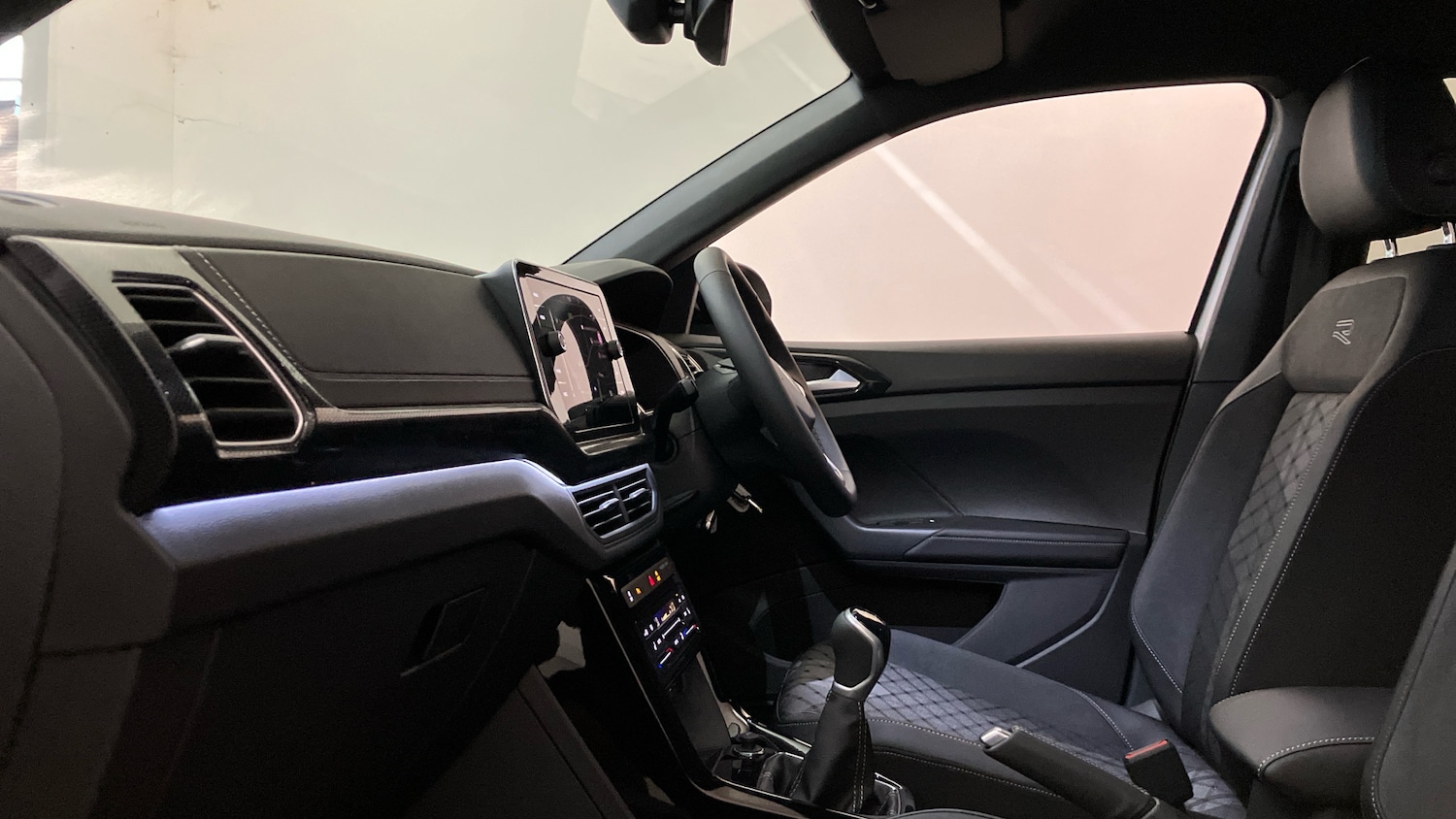 Used Volkswagen T-Cross 2025 for sale - 76968759: Photo 23