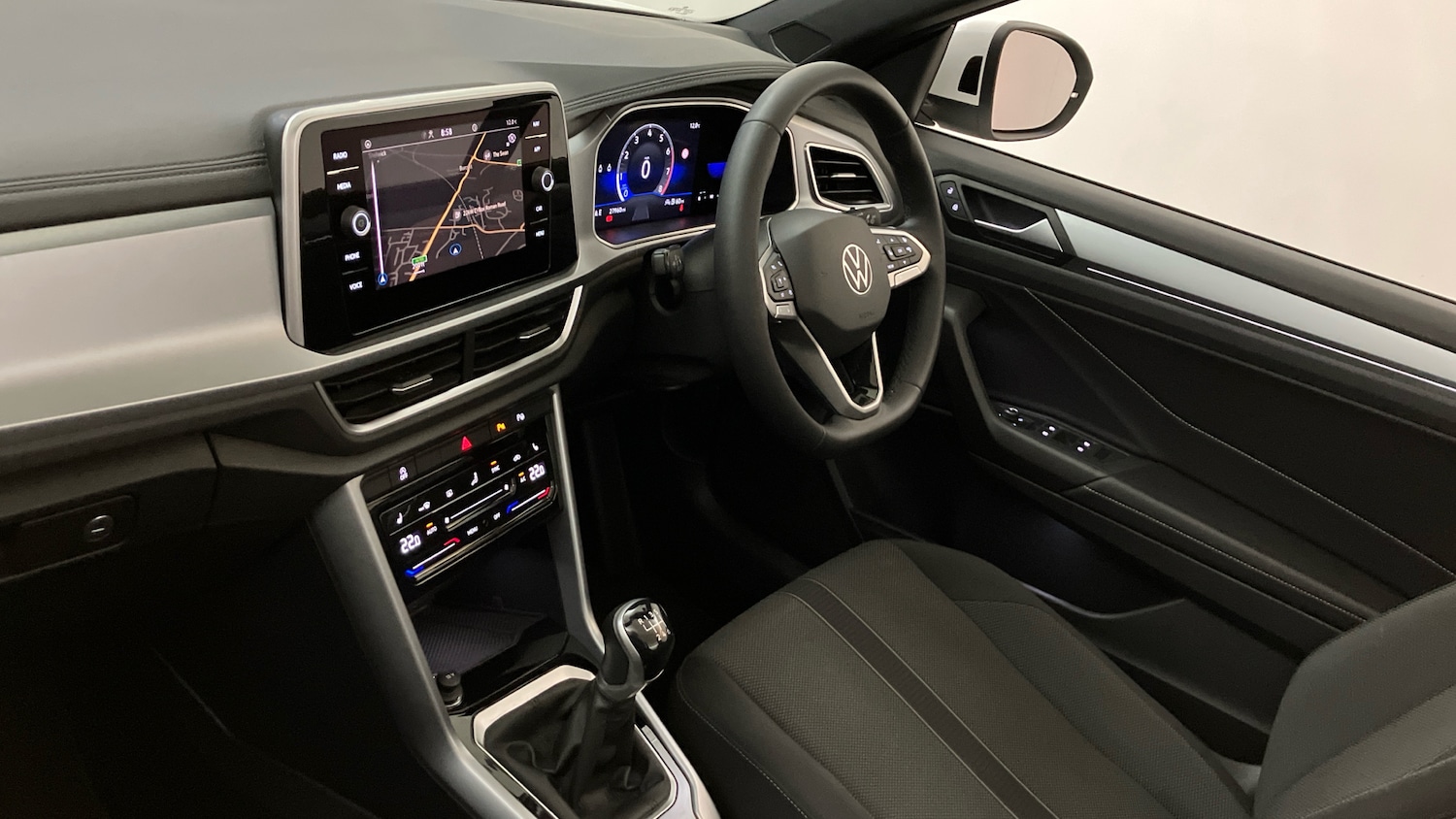 Used Volkswagen T-Roc 2022 for sale - 76232226: Photo 2