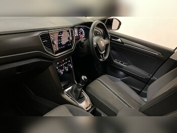 Used Volkswagen T-Roc 2018 for sale - 77225683: Photo