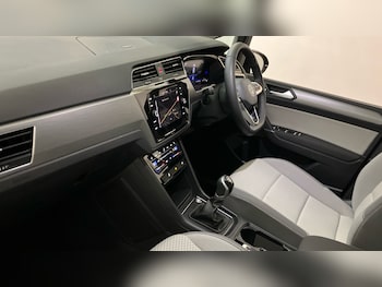 Used Volkswagen Touran 2025 for sale - 76738663: Photo