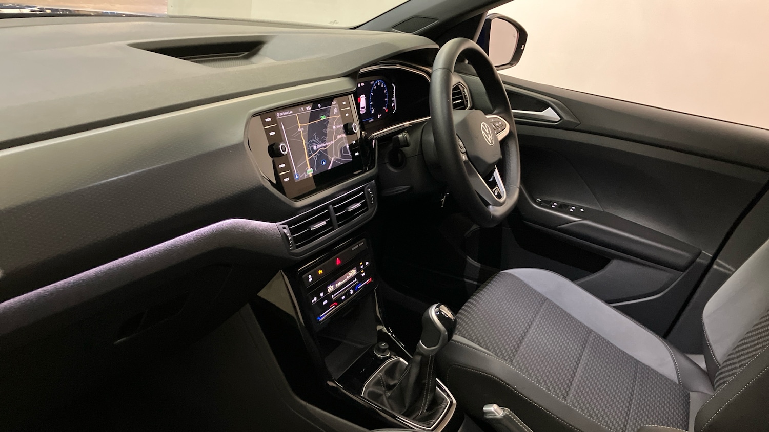 Used Volkswagen T-Cross 2022 for sale - 76402325: Photo 2