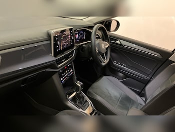 Used Volkswagen T-Roc 2024 for sale - 77349797: Photo