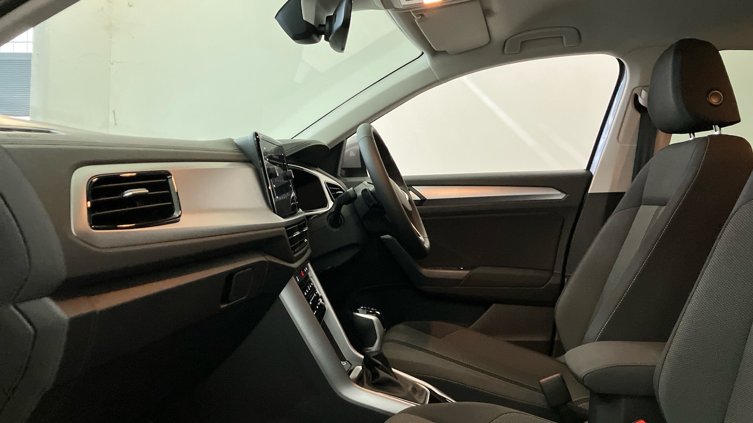 Used Volkswagen T-Roc 2025 for sale - 76381871: Photo 23