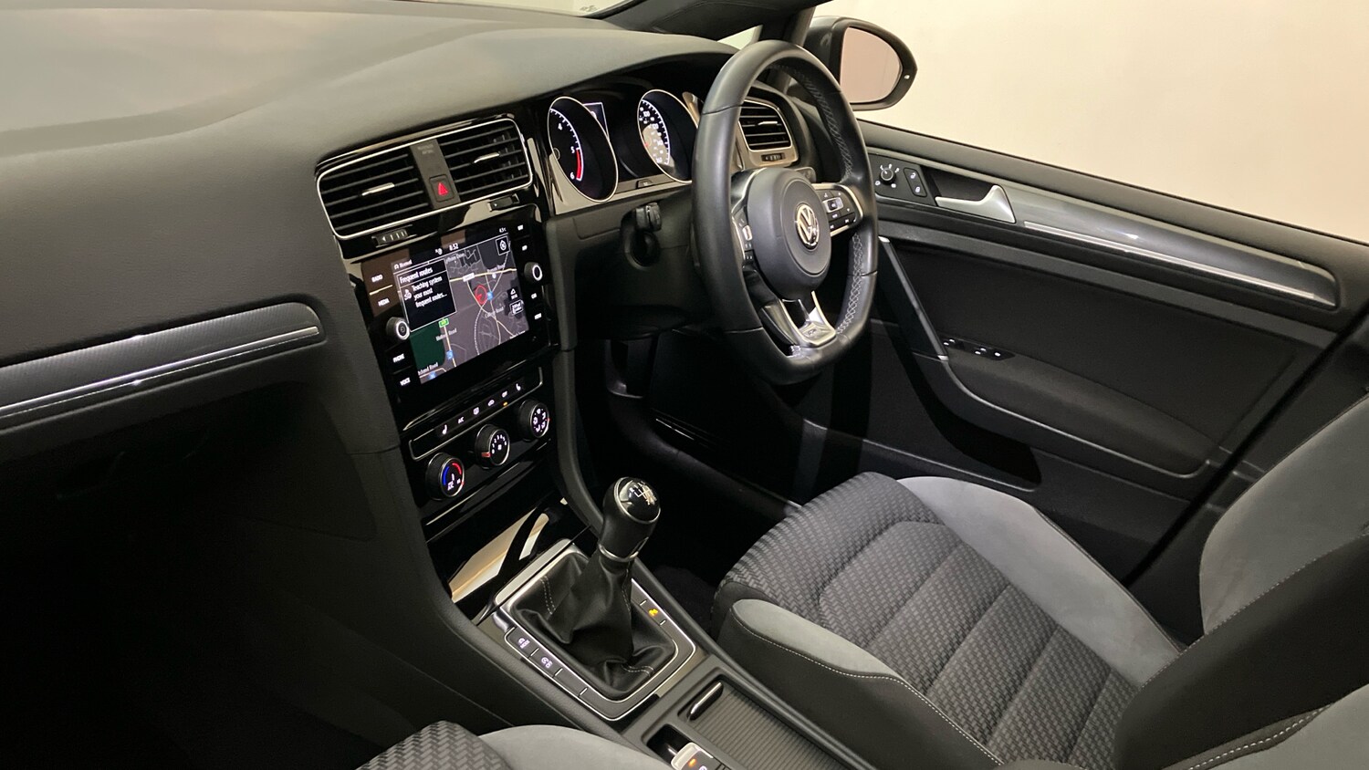 Used Volkswagen Golf 2020 for sale - 77062051: Photo 2