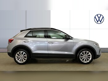 Used Volkswagen T-Roc 2023 for sale - 76957002: Photo