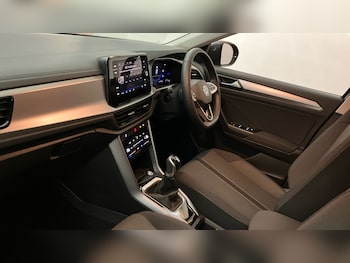 Used Volkswagen T-Roc 2025 for sale - 77324381: Photo