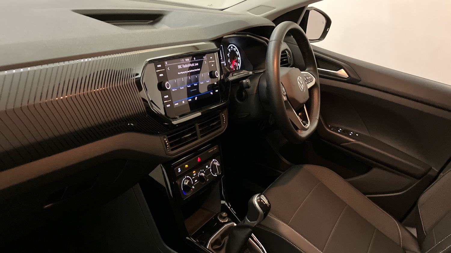 Used Volkswagen T-Cross 2022 for sale - 76233031: Photo 2