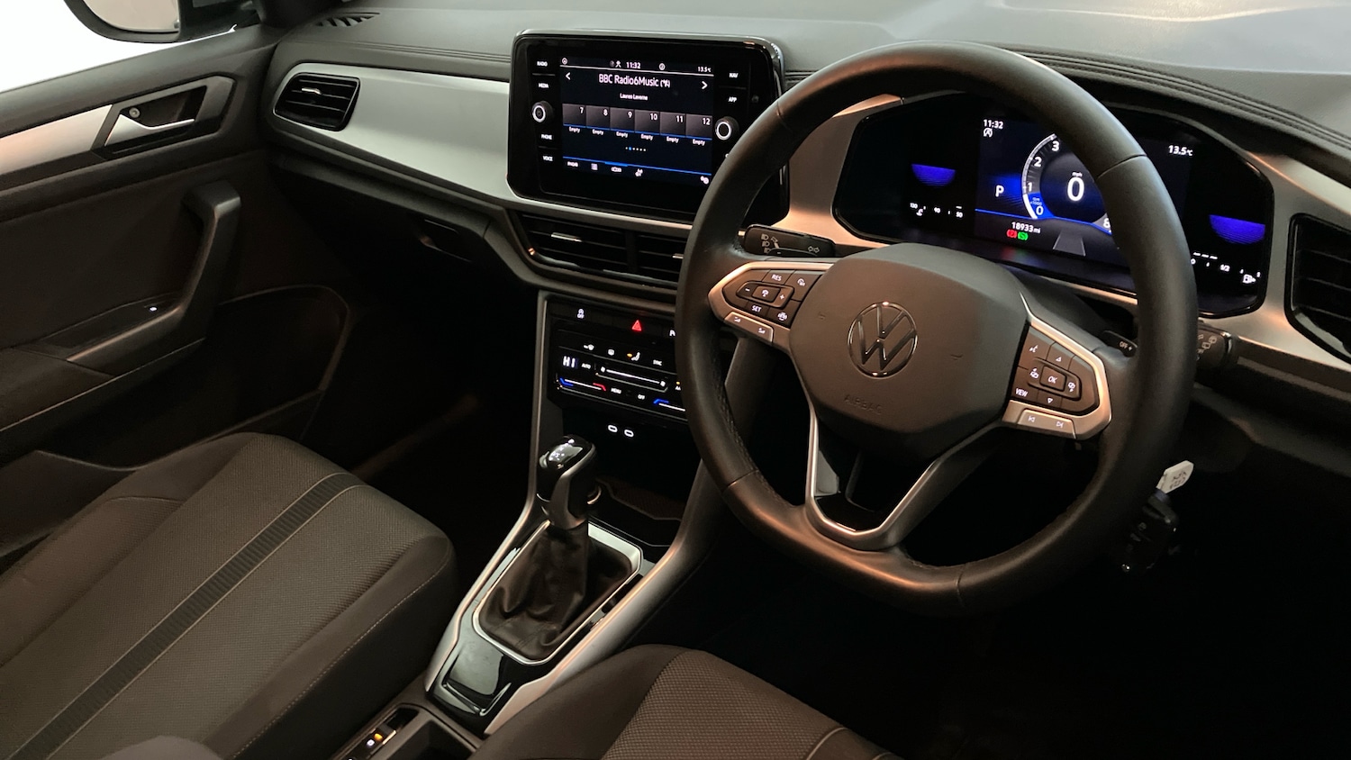 Used Volkswagen T-Roc 2023 for sale - 77353553: Photo 6