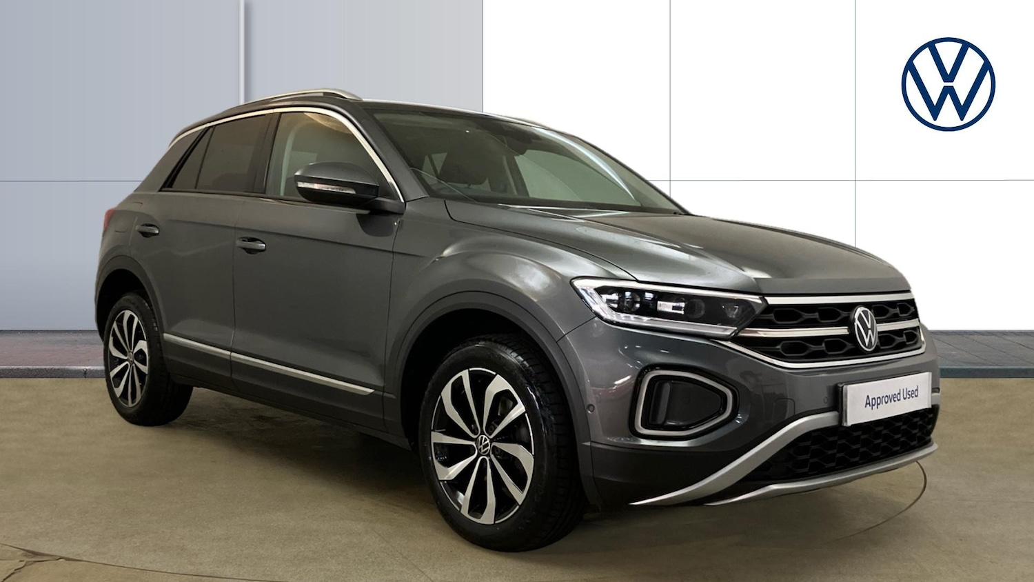 Used Volkswagen T-Roc 2023 for sale - 76332736: Photo 1