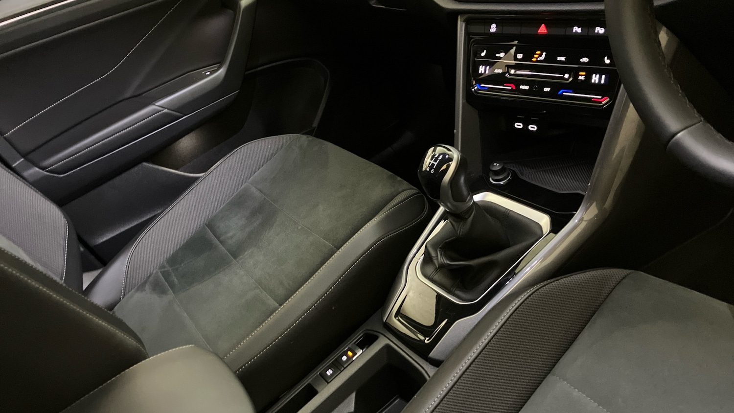 Used Volkswagen T-Roc 2023 for sale - 76332736: Photo 14