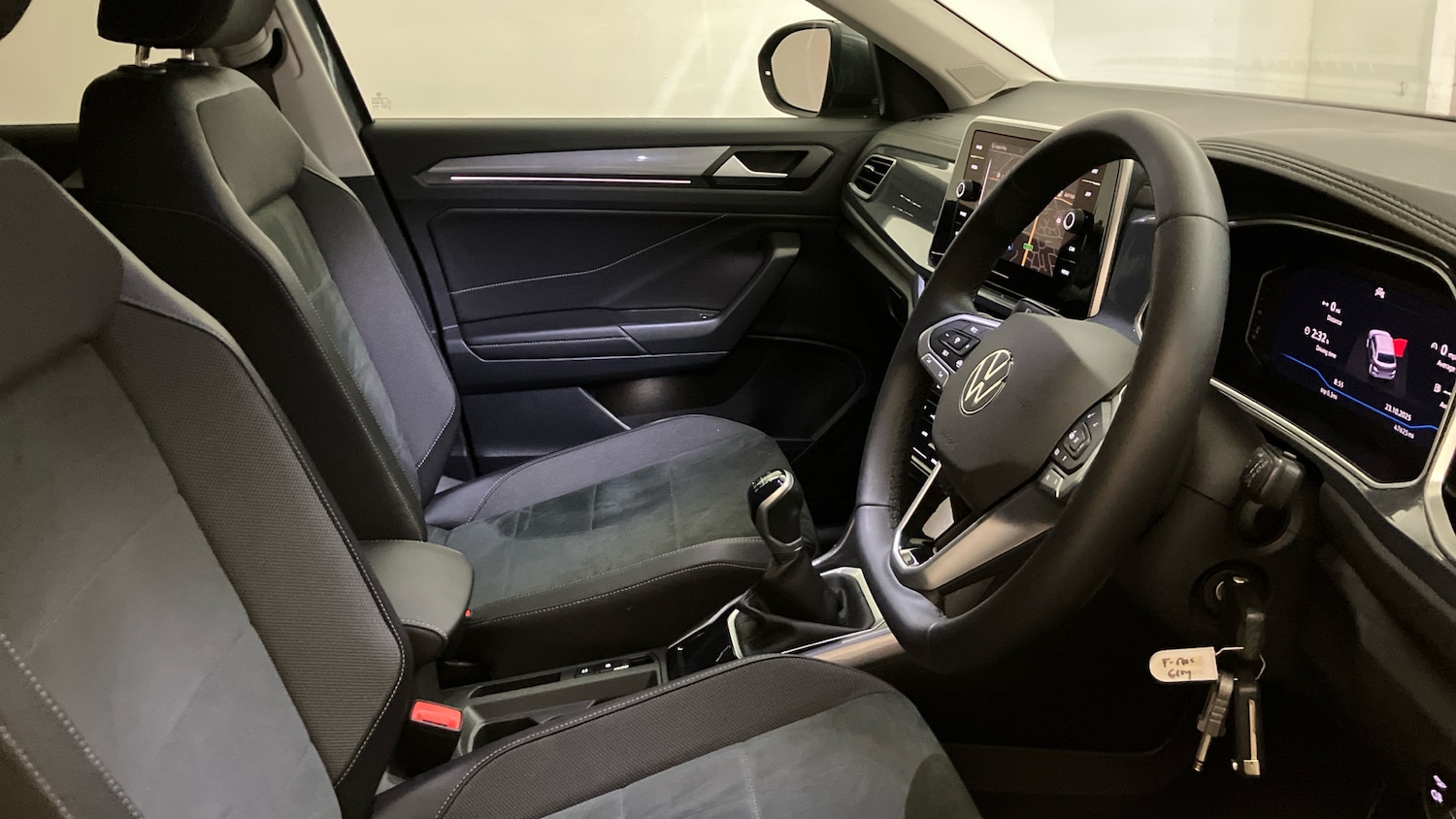 Used Volkswagen T-Roc 2023 for sale - 76332736: Photo 25