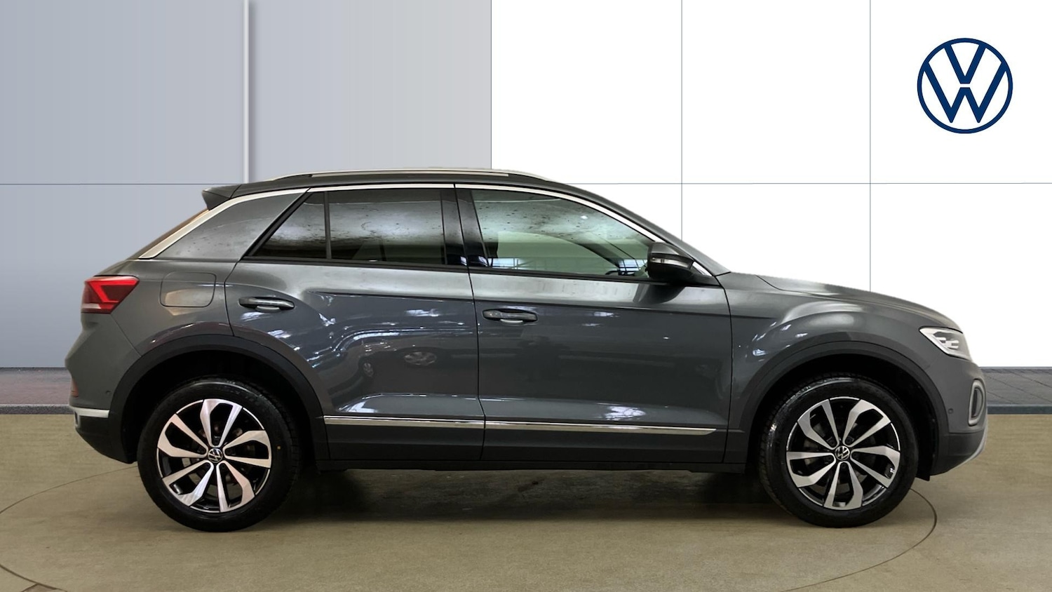 Used Volkswagen T-Roc 2023 for sale - 76332736: Photo 4