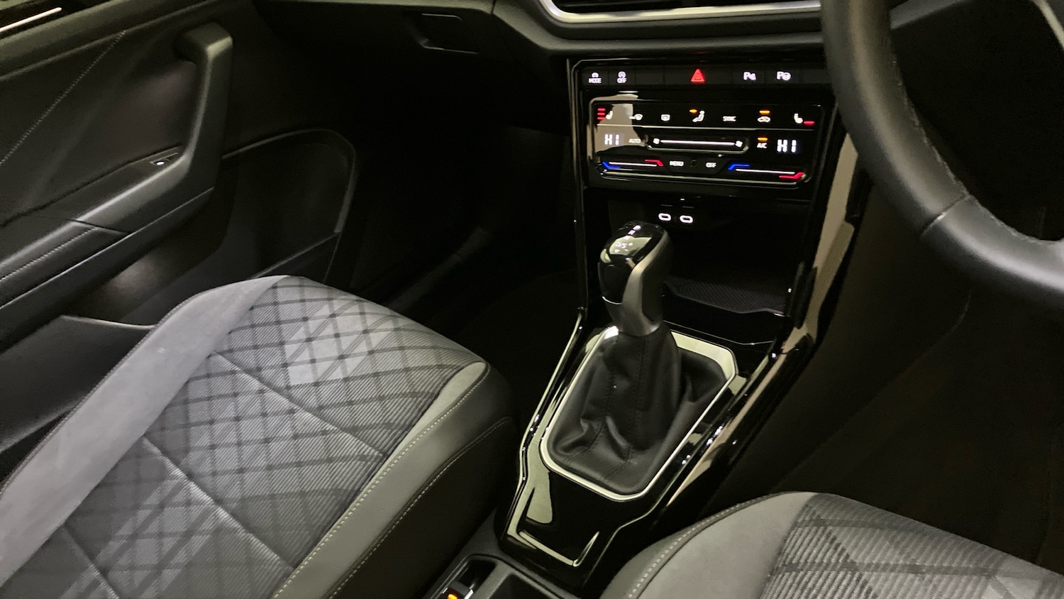 Used Volkswagen T-Roc 2024 for sale - 76891590: Photo 14