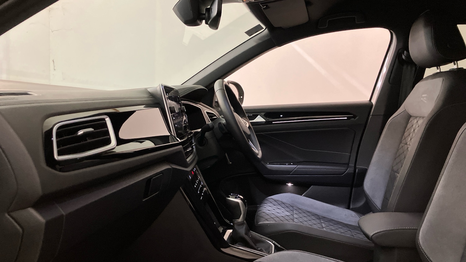 Used Volkswagen T-Roc 2024 for sale - 76891590: Photo 23