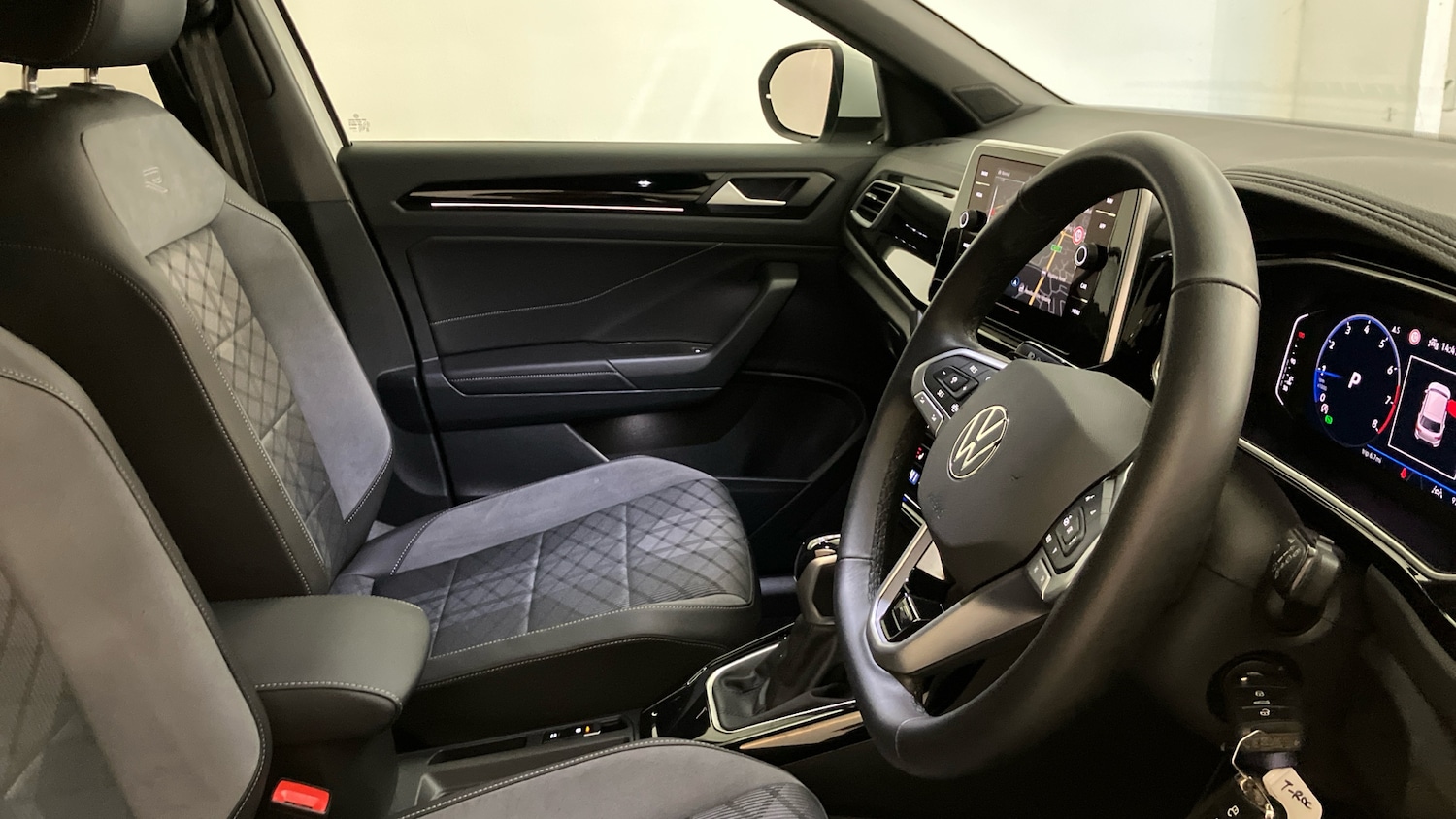 Used Volkswagen T-Roc 2024 for sale - 76891590: Photo 26