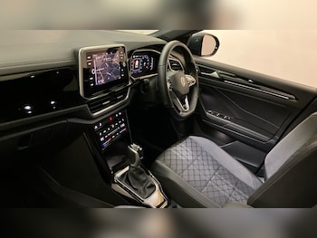 Used Volkswagen T-Roc 2023 for sale - 77363915: Photo