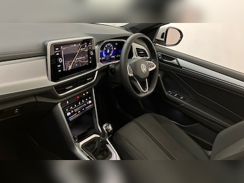 Used Volkswagen T-Roc 2022 for sale - 76577102: Photo