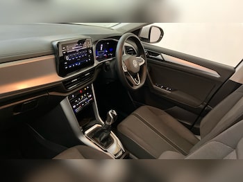 Used Volkswagen T-Roc 2022 for sale - 77917091: Photo