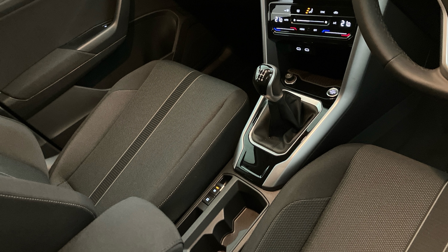 Used Volkswagen T-Roc 2025 for sale - 77085157: Photo 14